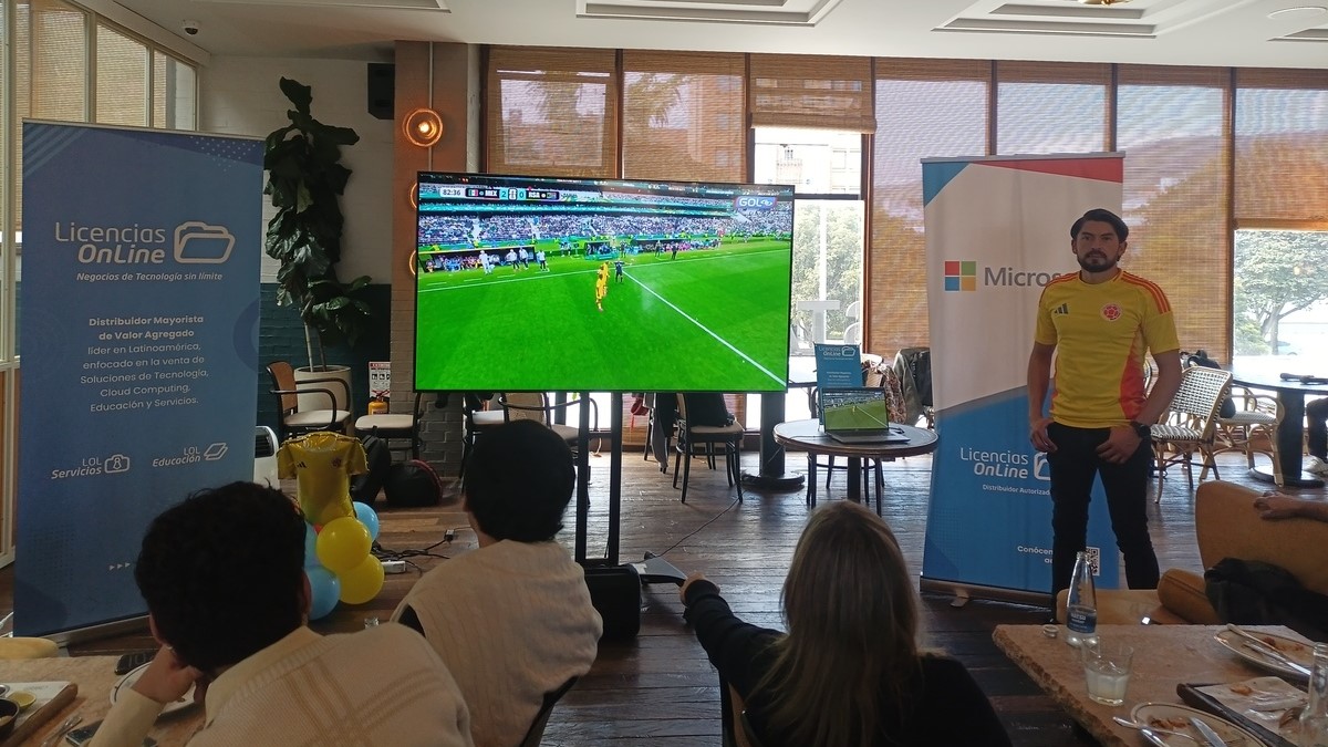 Nelson Cardozo, gerente de producto Microsoft en Licencias Online, durante el encuentro realizado en Bogotá.