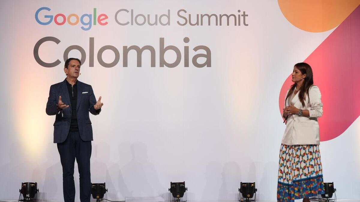 Los voceros Eduardo López, presidente de Google Cloud para Latinoamérica; y Ángela Pinzón, gerente general de Google Cloud Colombia, durante el Google Cloud Summit Colombia 2026.
