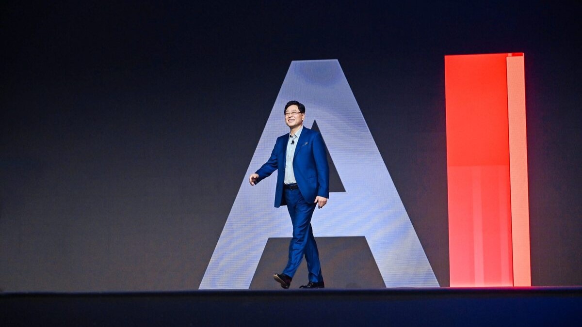 Yuanqing Yang, Chairman y CEO de Lenovo. La empresa expone los resultados excepcionales en el cuarto trimestre, manteniendo el crecimiento y concluyendo el año más sólido en la historia del Grupo.