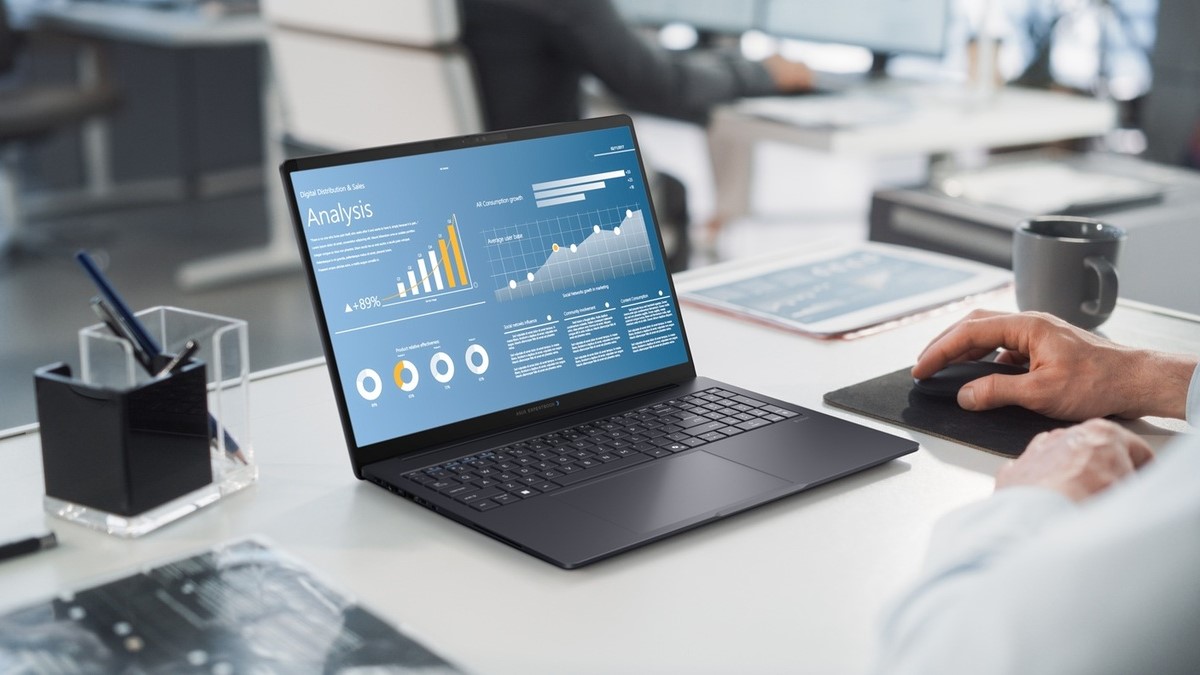 Para los equipos de TI, esto significa ejecutar ciertas tareas con datos sensibles dentro del propio equipo, sin latencia de nube y con control total sobre el procesamiento, según ASUS.