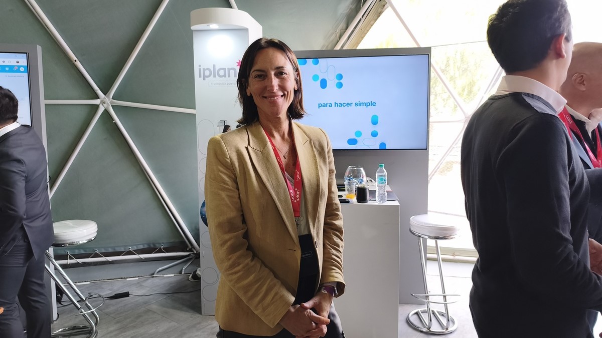 Mariela Semoni, Head Manager del área de Enterprise de iplan durante el CX Day de Buenos Aires.