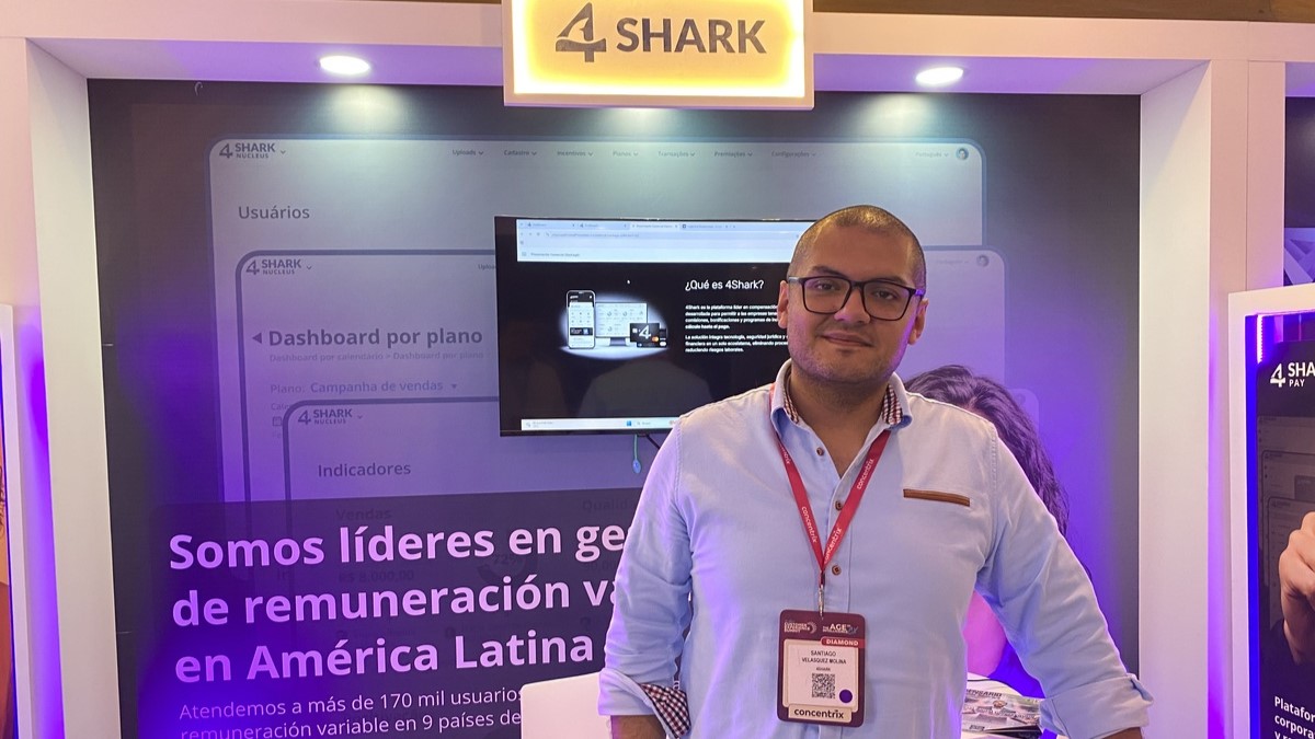 Santiago Velásquez Molina, analista operacional de 4shark durante el CX Summit de Cartagena.