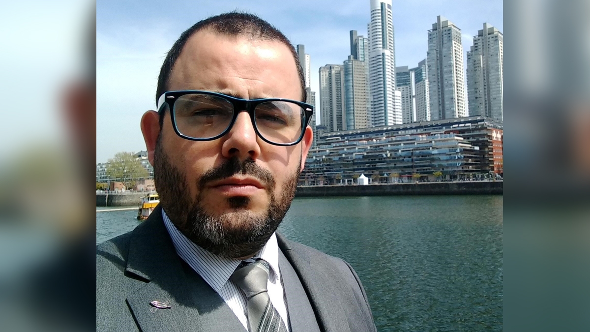 En un contexto donde uno de cada cuatro ciberataques en la región ingresa a través de proveedores o dependencias tecnológicas, Luciano Moreira, Chief Transformation & Strategy Officer de Cloud Legion analiza el impacto económico de esta amenaza, los casos globales más resonantes y por qué la adopción desmedida de Inteligencia Artificial está abriendo nuevas grietas de seguridad.