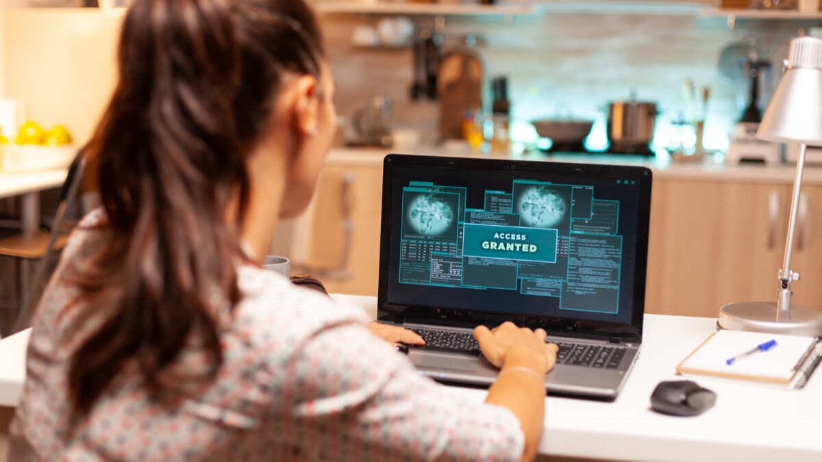 Kaspersky revela que los atacantes aprovechan la popularidad de herramientas como ChatGPT, Claude y DeepSeek para distribuir malware entre pequeñas y medianas empresas.