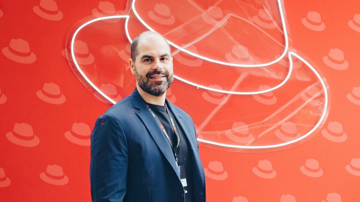 De acuerdo con Bruno Machado, director de la plataforma OpenShift para América Latina en Red Hat, buena parte de la industria viene hablando sobre el 'fin de la virtualización'. Sin embargo, lo que en realidad está ocurriendo es lo contrario, ya que, lejos de desaparecer, esta tecnología está evolucionando.