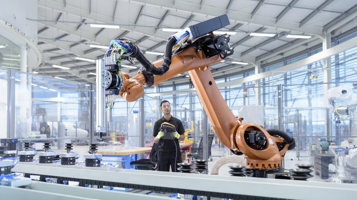En un contexto de creciente inversión en infraestructura para inteligencia artificial, la capacidad de una planta para responder a los cambios en la demanda, reducir riesgos en la cadena de suministro y mantener altos niveles de calidad, es crítica para los proyectos de transformación digital estratégicos en países como Chile, Argentina, Brasil, Colombia y México.