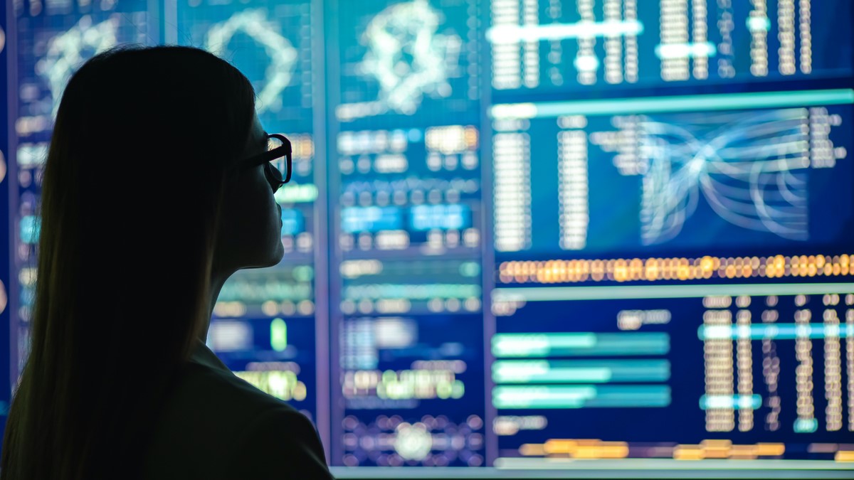 En América Latina, este desafío adquiere mayor relevancia a medida que crece la adopción de IA y evolucionan las regulaciones sobre privacidad, soberanía digital y protección de datos. Según la CEPAL y la UNCTAD, más de 18 países de la región ya cuentan con leyes integrales de protección de datos personales.